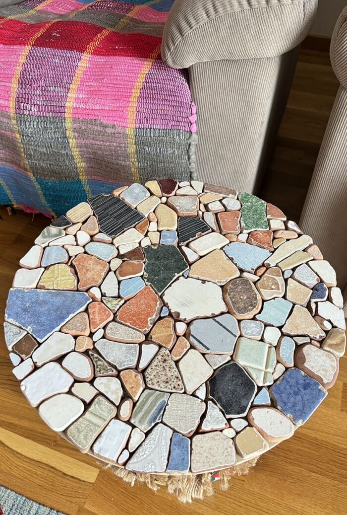 caffee table with sea tiles