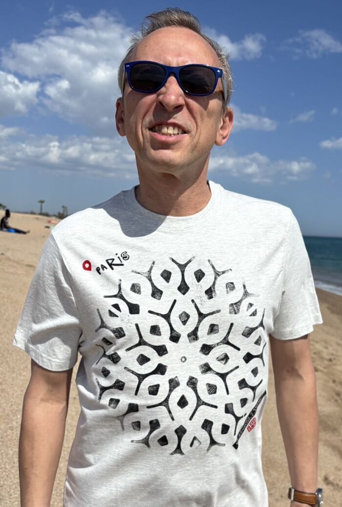 paris/montmartre manhole cover, france