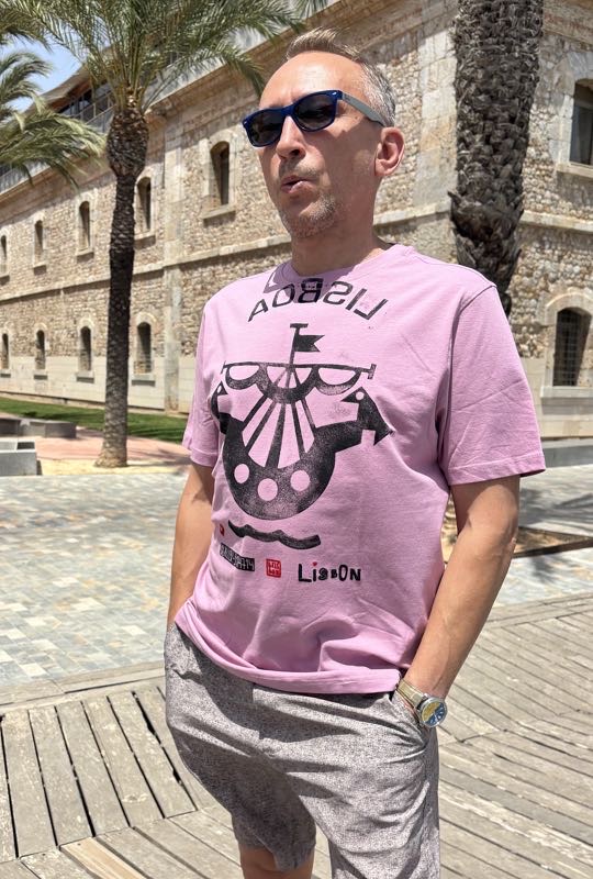 lisbon manhole cover print t shirt